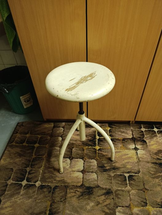 Stołek lekarski obrotowy z PRL