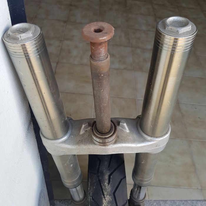 Suspensão invertida Cagiva Mito