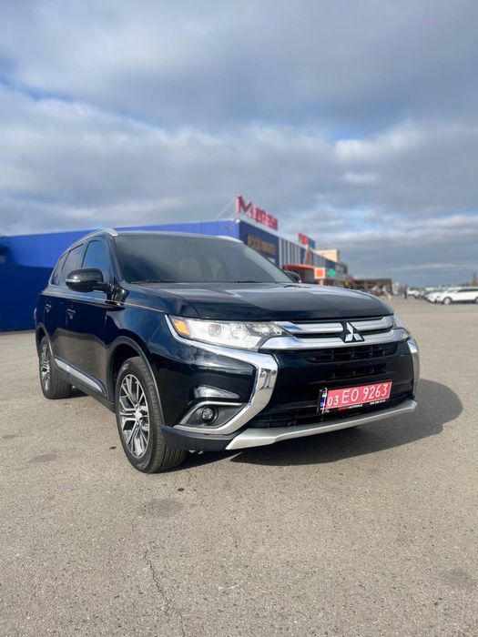 Mitsubishi Outlender 2.4 бензин 2017 рік