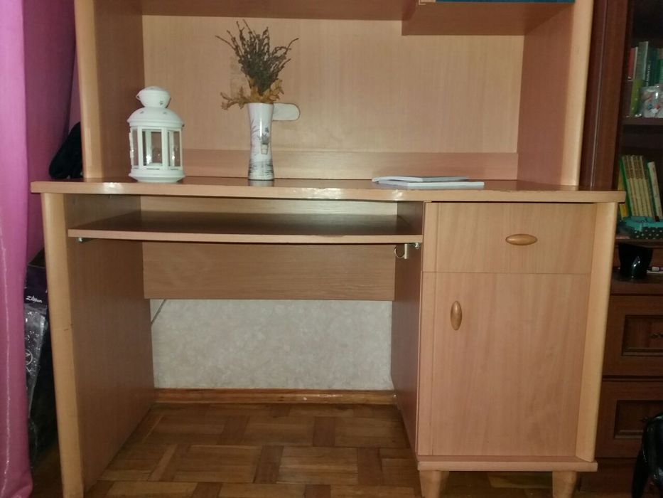 Стіл письмовий з надставкою + Книжний шкаф.