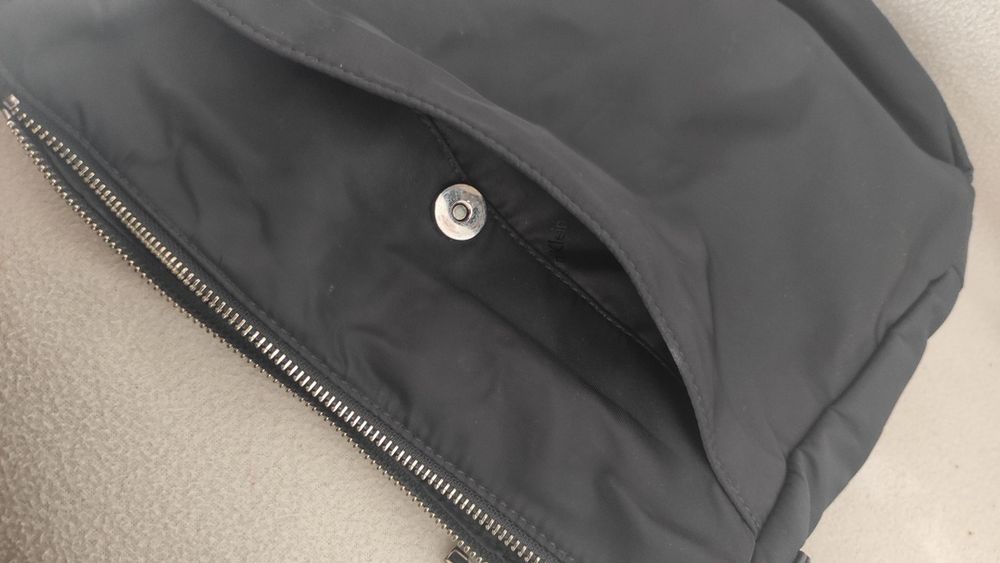 Calvin Klein torebka listonoszka czarna pojemna