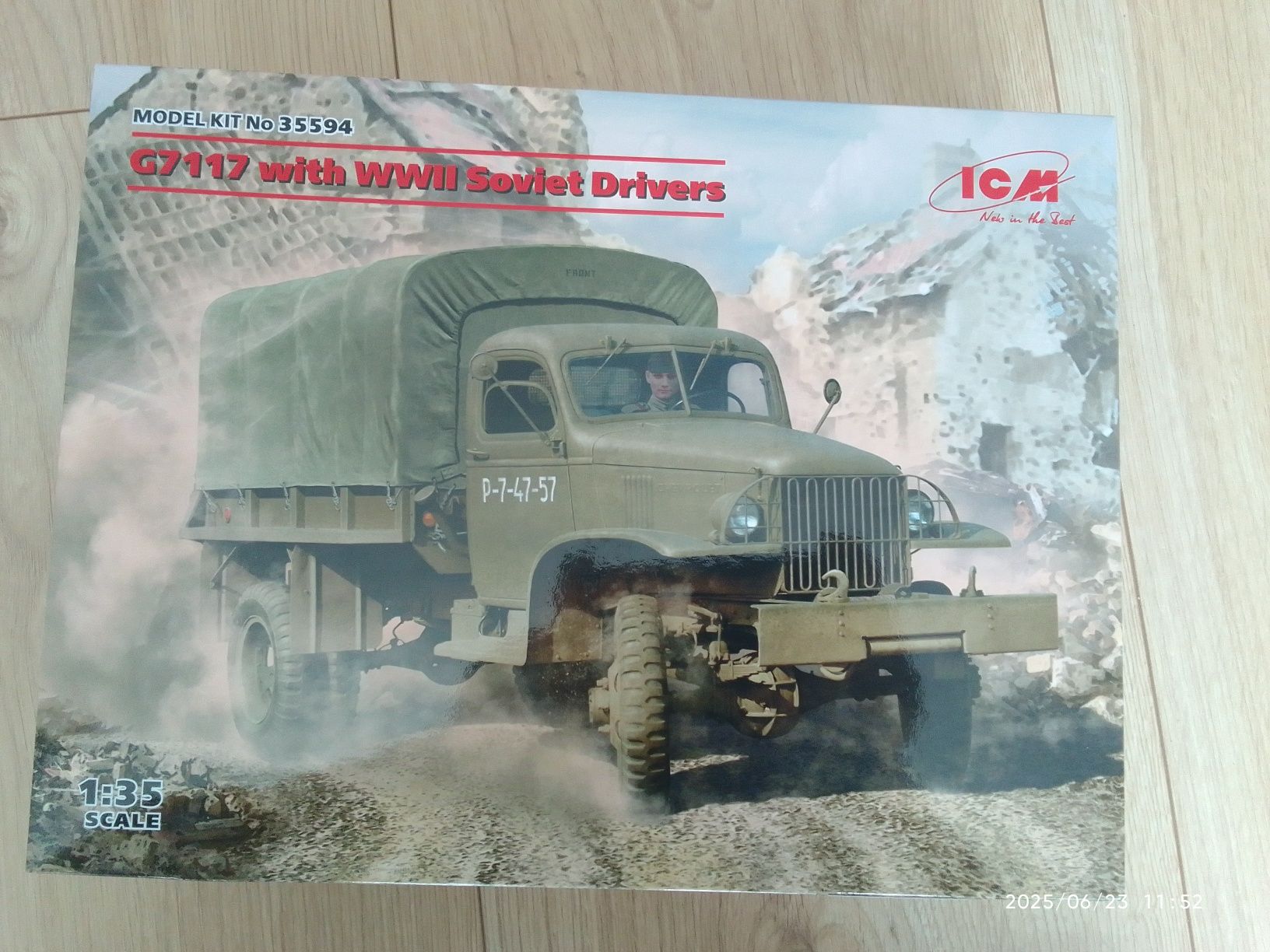 Model do sklejania Chevrolet G7117 Soviet Drivers skala 1:35 ICM