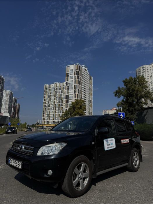 Автоінструктор, уроки водіння на Toyota RAV4