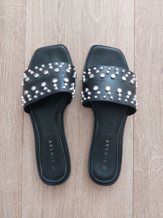 Klapki z cekinami 37