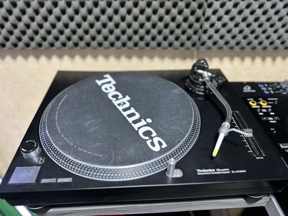 Technics SL 1200 MK2
