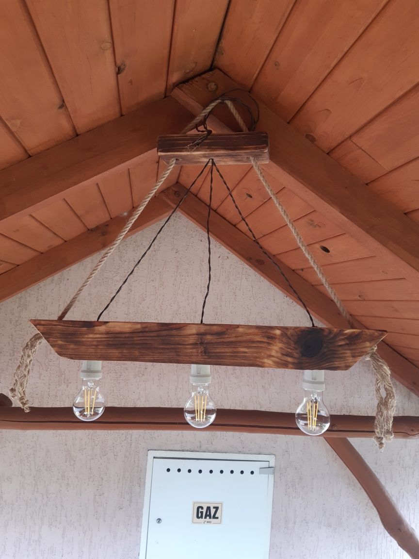 Lampa z dębowej belki