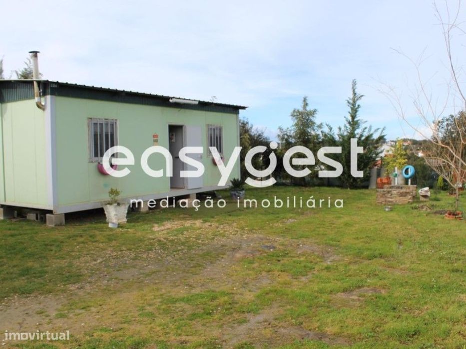 Terreno rústico c/ 1100m2 e c/ Casa amovível, água e eletricidade