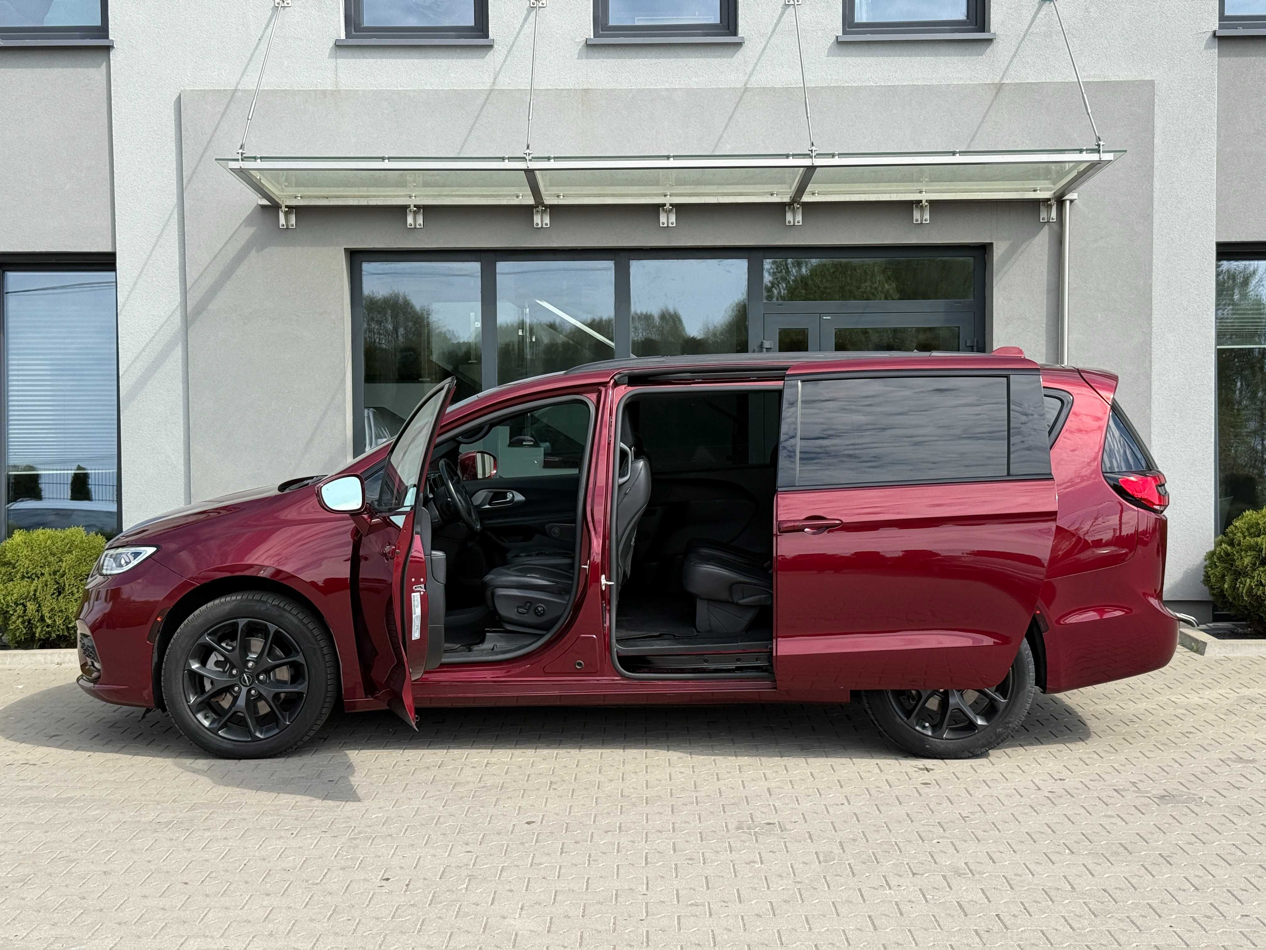 Wynajem Chrysler Pacifica S z gazem 4x4 BUS minivan 7 osobowy