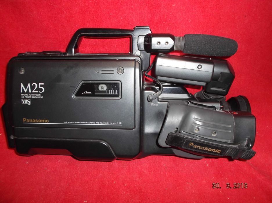 Видеокамера  VHS Panasonic M25