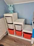 Regał dziecięcy Ikea Trofast z pojemnikami