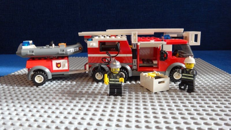 Lego City-wóz strażacki FIRE TRUCK 7239