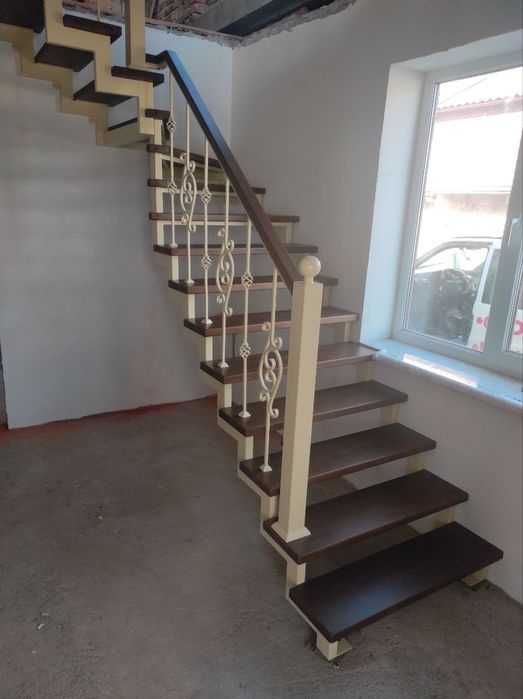 Сходи лофт  металевий каркас перила сходинки лестница драбина