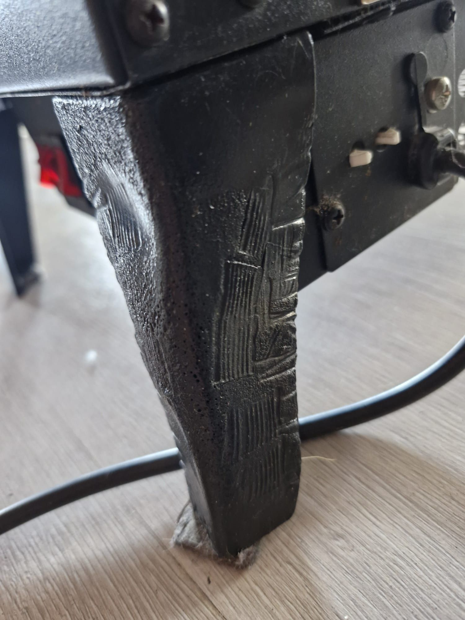 Kominek ozdobny elektryczny wolnostojący