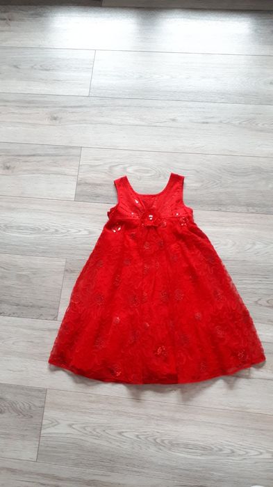 Czerwona sukienka z cekinami 110