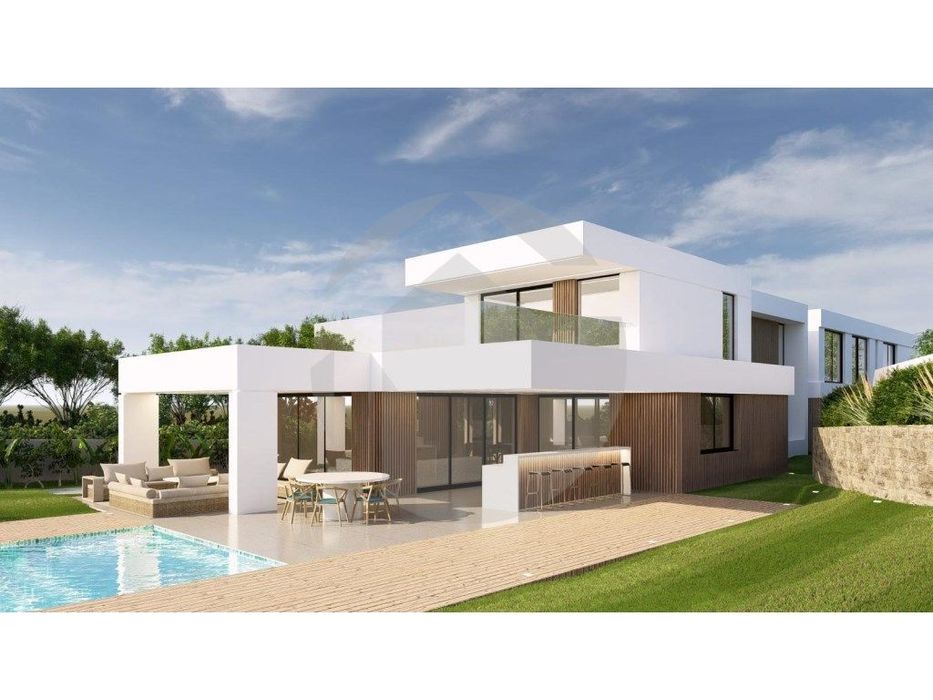 Terreno bem Localizado com Projeto em Almancil