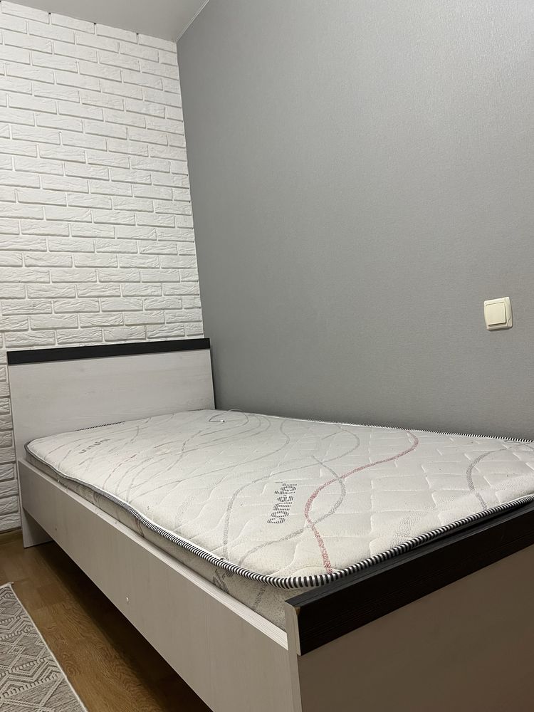 Продам ліжко з матрасом