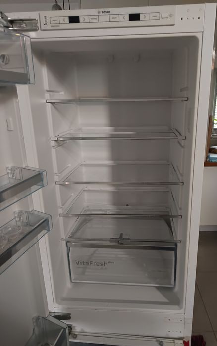 Półki i szuflady do lodówki Bosch seria KIN86KF