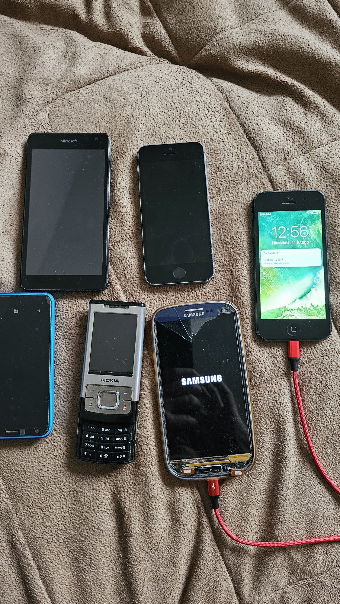 6 tel - 2x iPhone, 2xNokia, Samsung, Microsoft