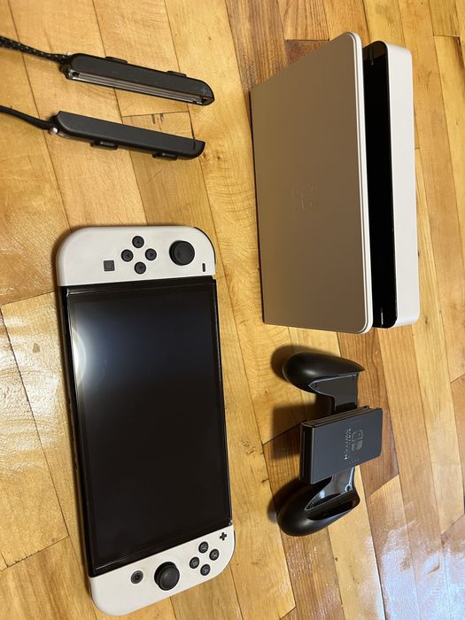 Продам nintendo swirch oled білого кольору + 2 ПОДАРУНКИ