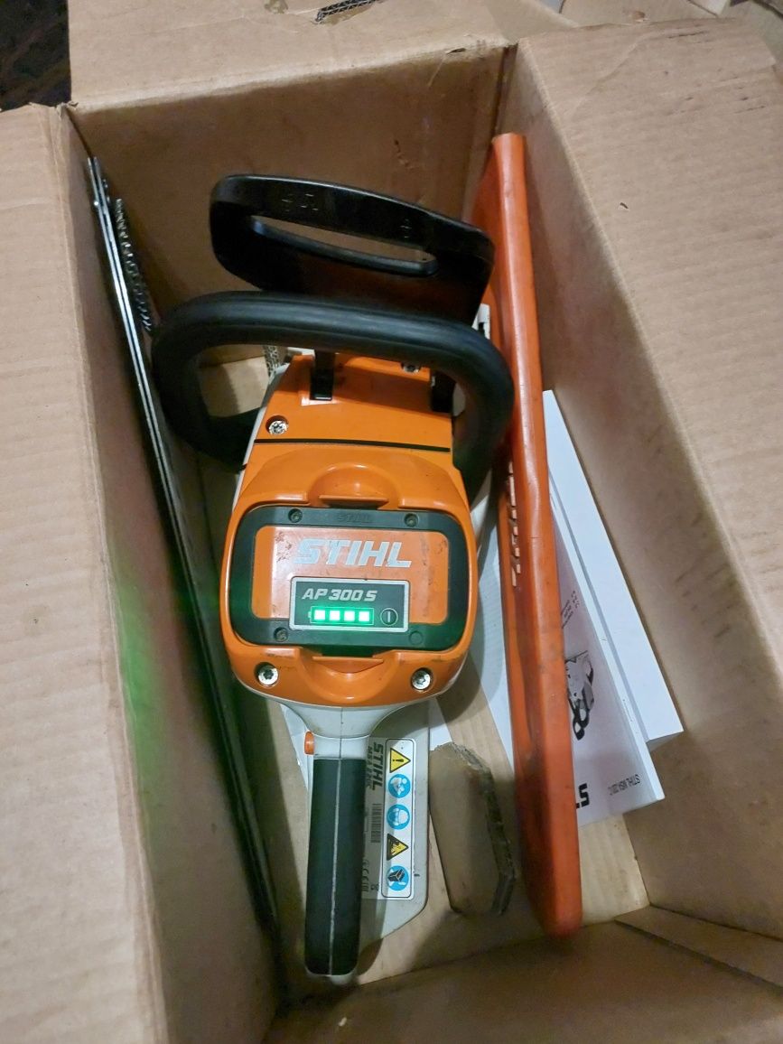 Продам аккумуляторну пилу STIHL MSA 220 C