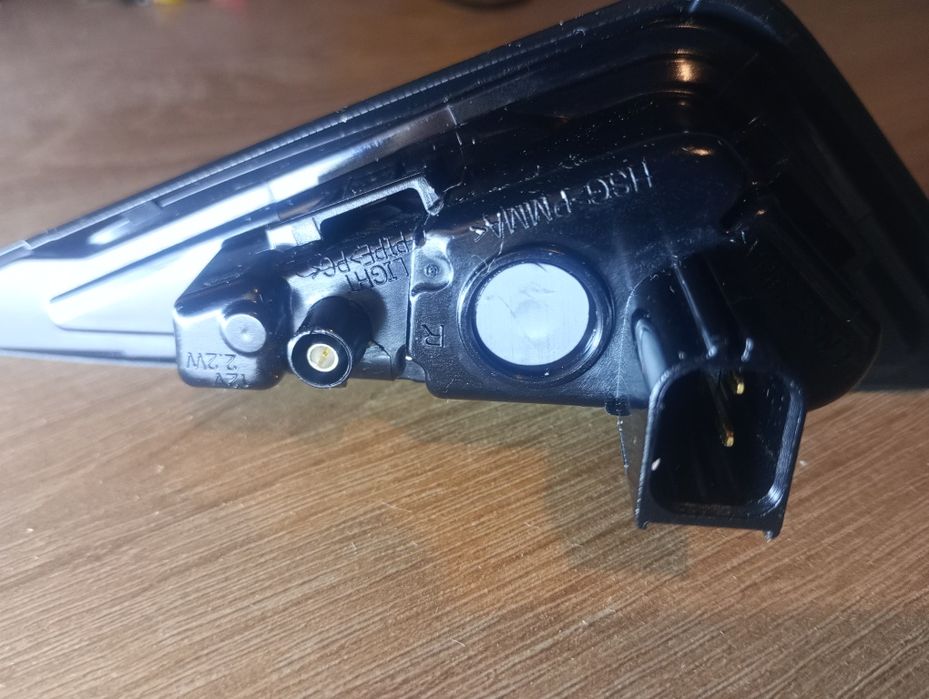 Камера в крило права Model Y. 2020-2023.