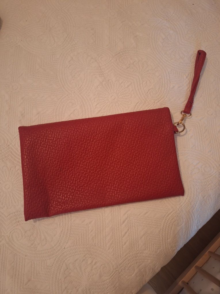 Vendo clutch vermelha