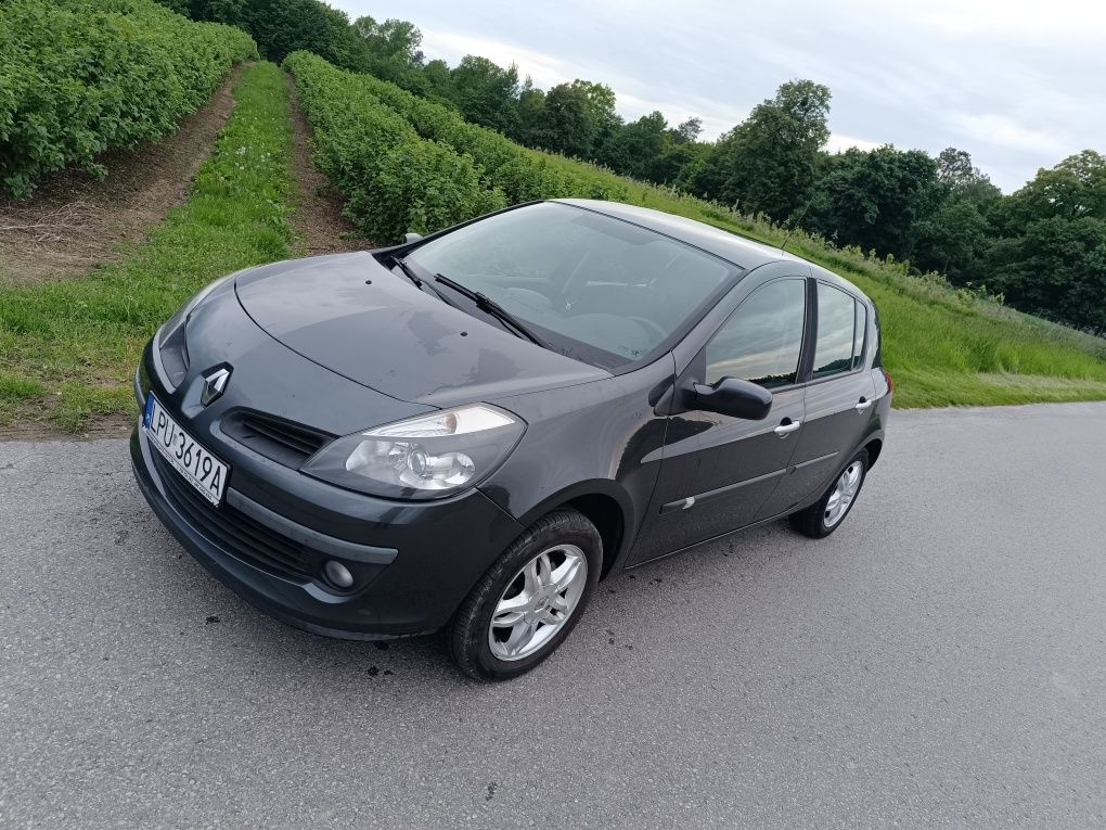 Renault Clio klima dwa kpl opon zarejestrowany hak