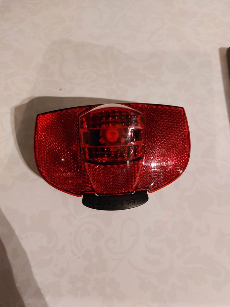Lampka tylnia na dynamo