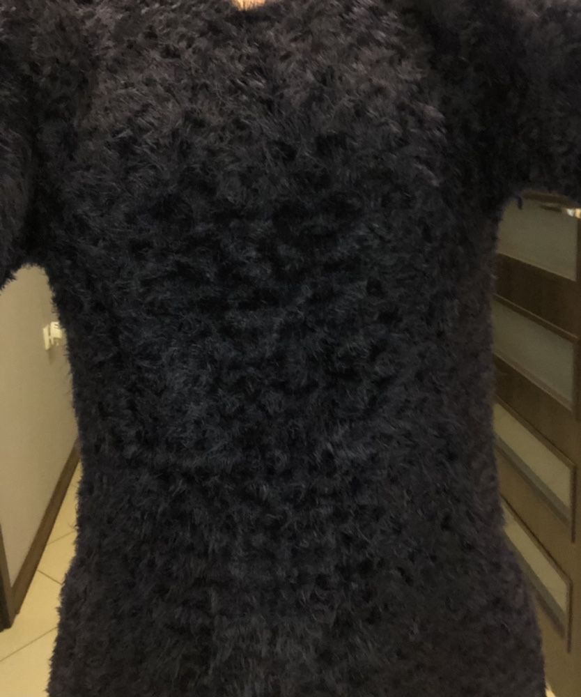Granatowy swetr