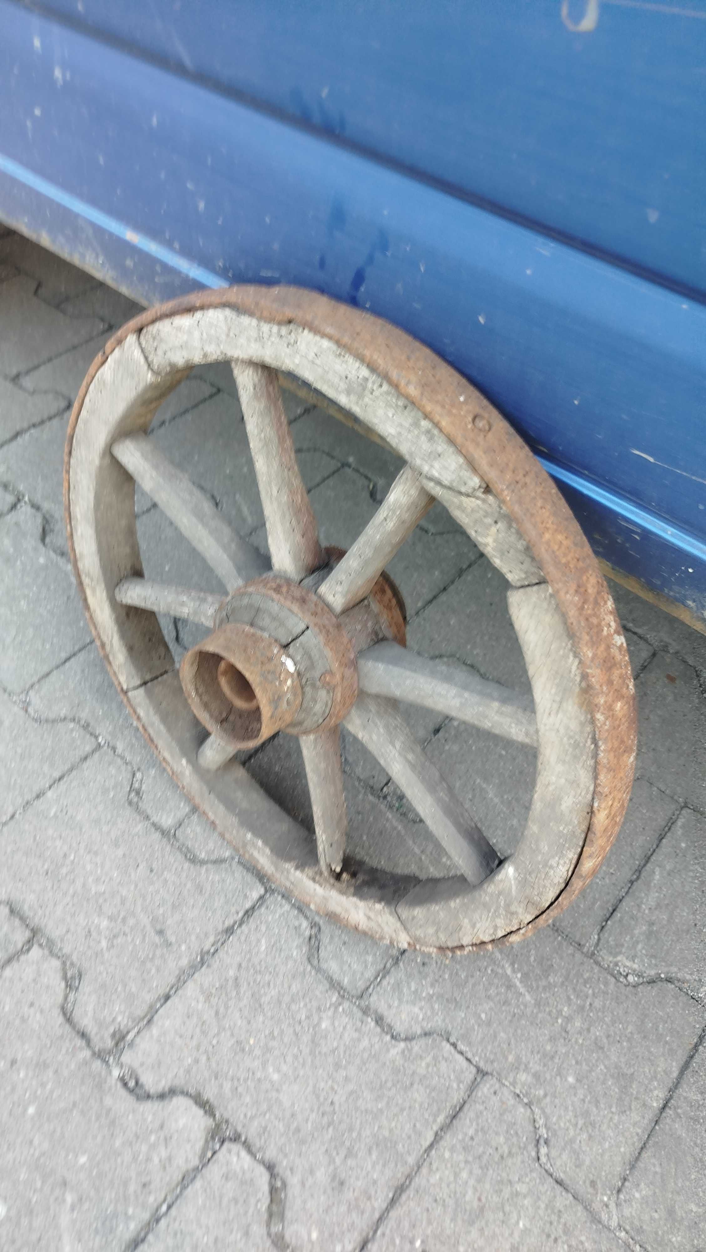 Stare koło drewniane