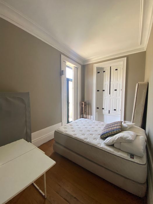 Alugo quarto em moradia