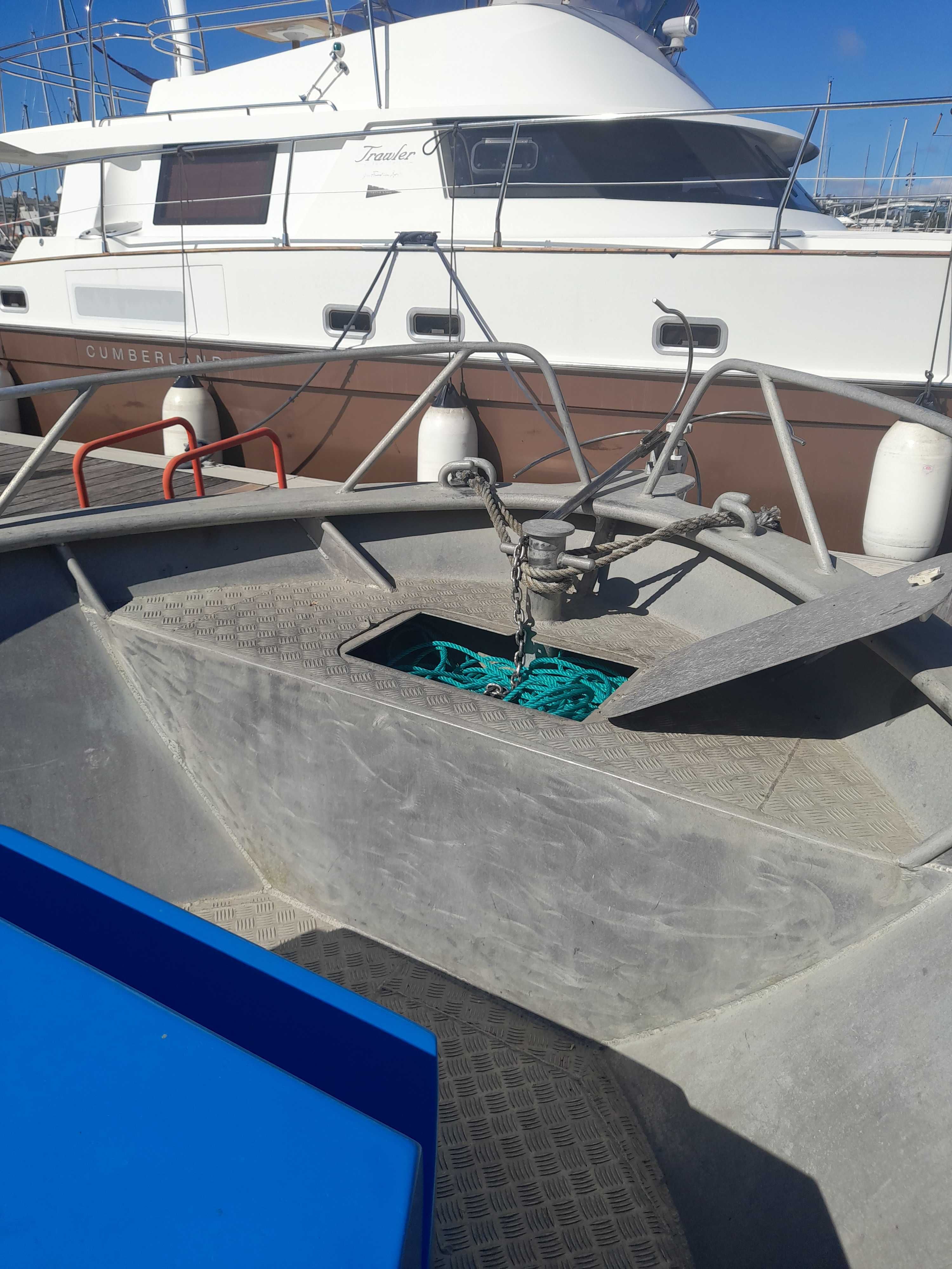 Barco Aluminio 7 metros walkaround pronto a navegar