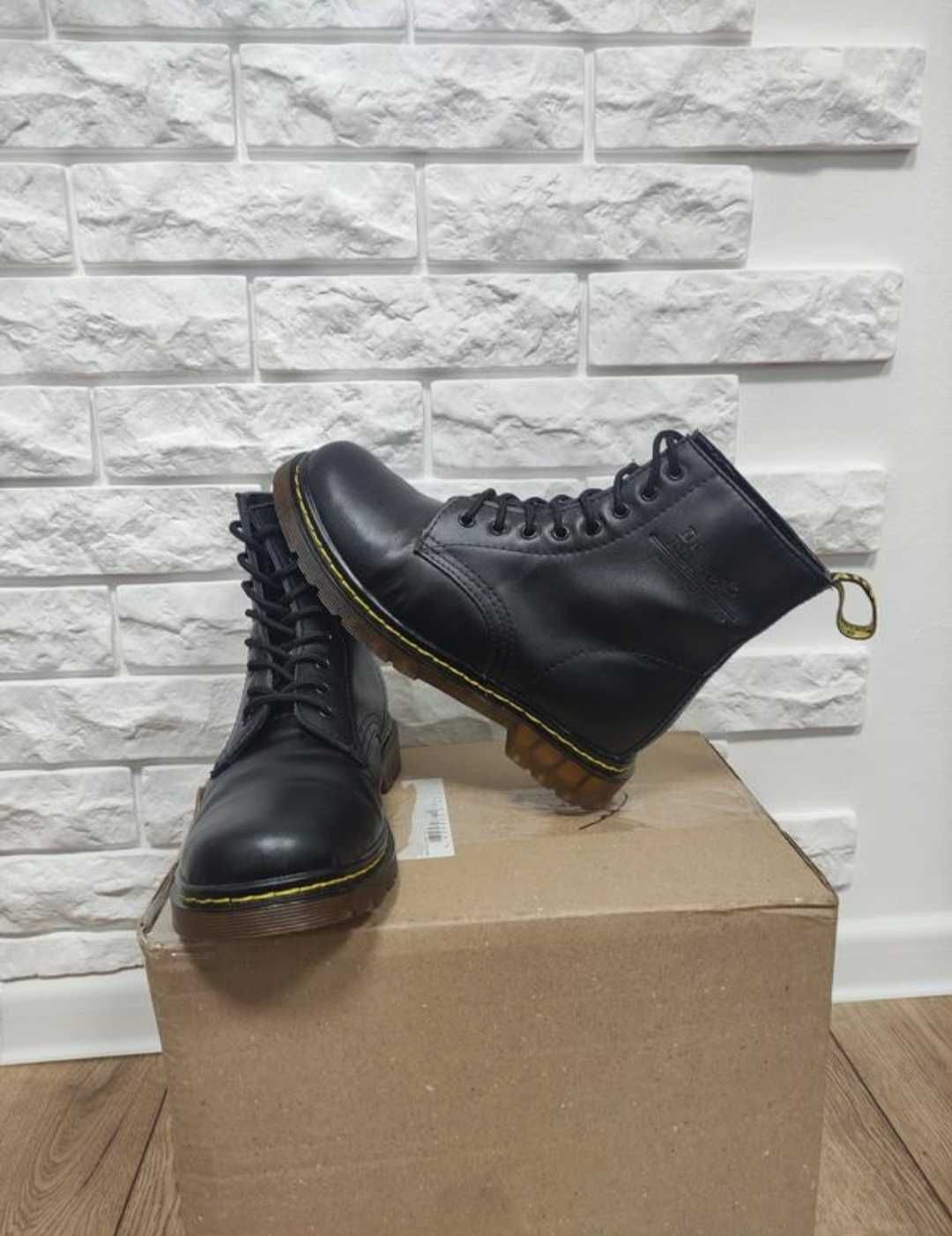 Dr. Martens 38 / 39 р чорні черевики жіночі шкіряні весняні шкіра нату