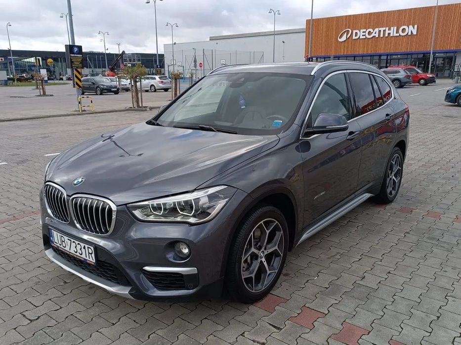 BMW X1 Head Up Display Park Assist Stop&Go aktywny tempomat asystent świateł