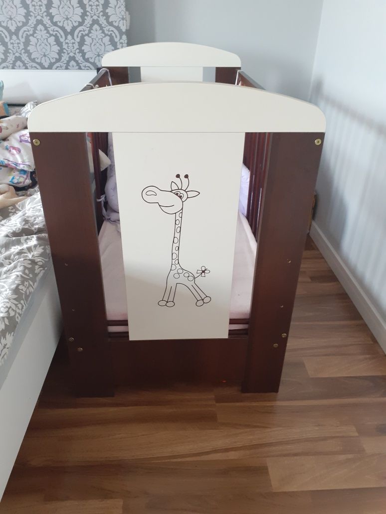 Łóżeczko Klupś Safari Żyrafa Biel-Orzech 120x60 cm