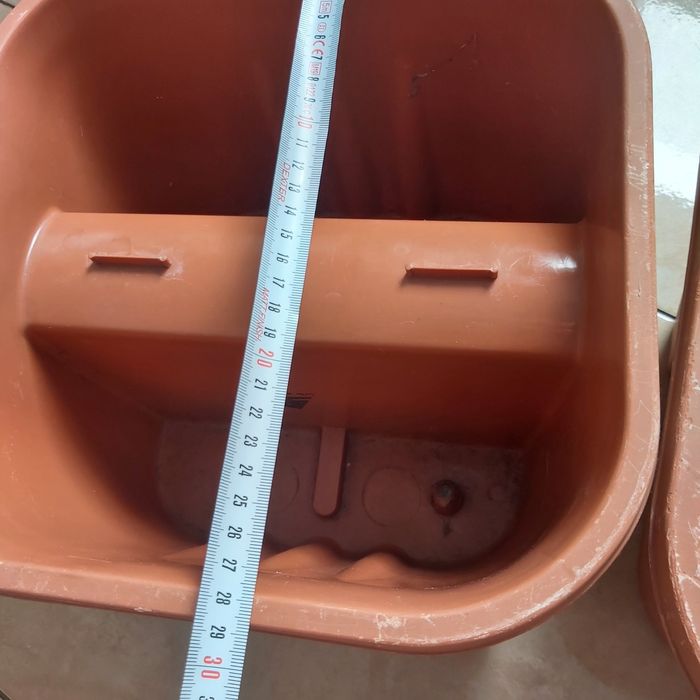 Skrzynki na kwiaty na poręcz balkonową