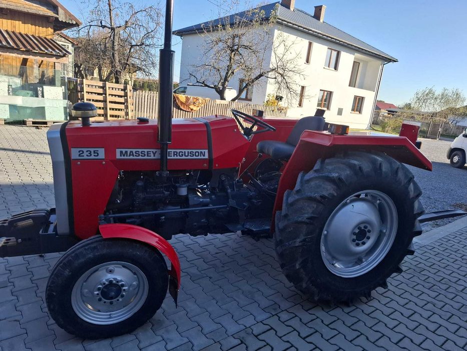 Traktor Massey Ferguson