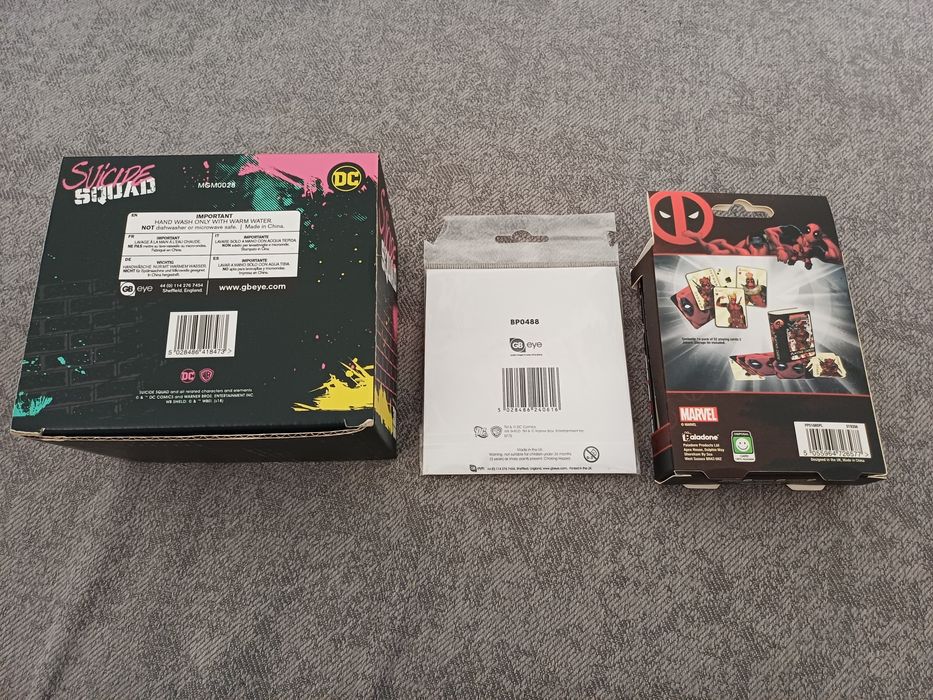 Conjunto de artigos Marvel e DC