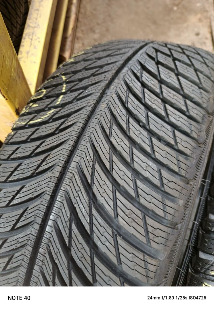 Nowe opony zimowe 235/45/18 Michelin 2 sztuki 24r