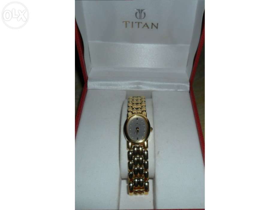 Relógio de senhora da marca Titan nunca usado com caixa
