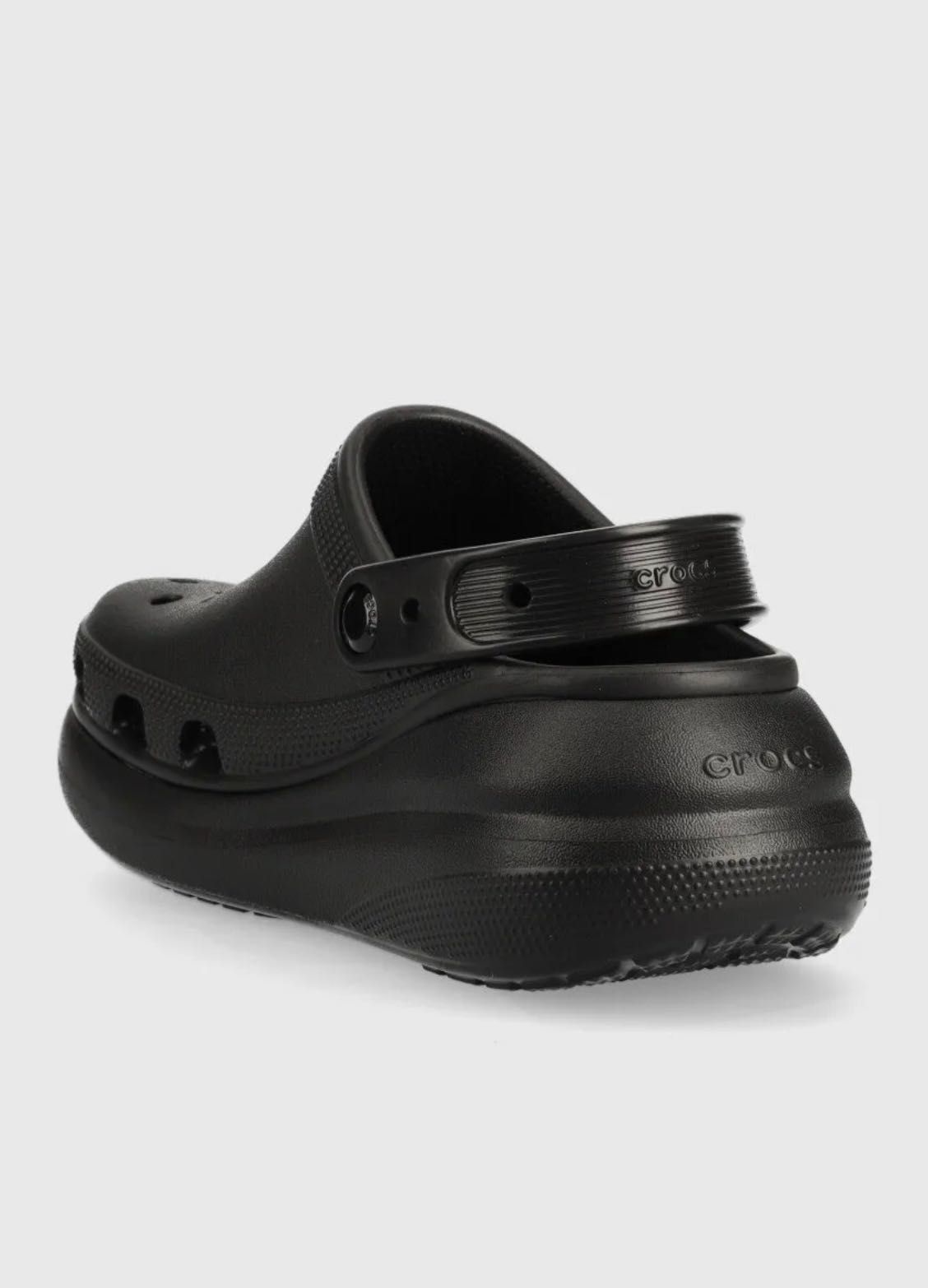 Шльопанці Crocs Classic Crush Clog
жіночі колір чорний на платформі