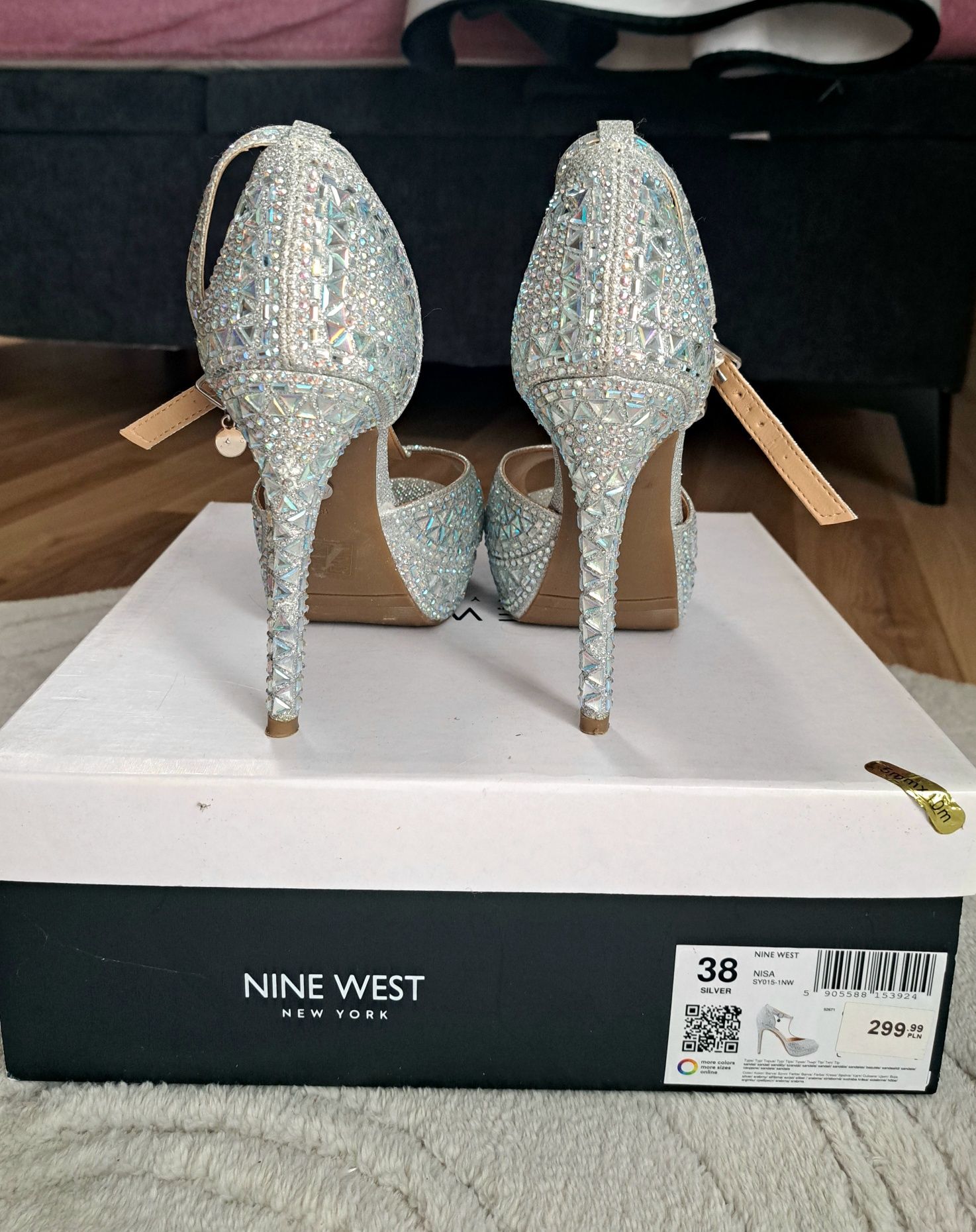 Szpilki Nine West r. 38 na platformie cyrkonie srebrne
