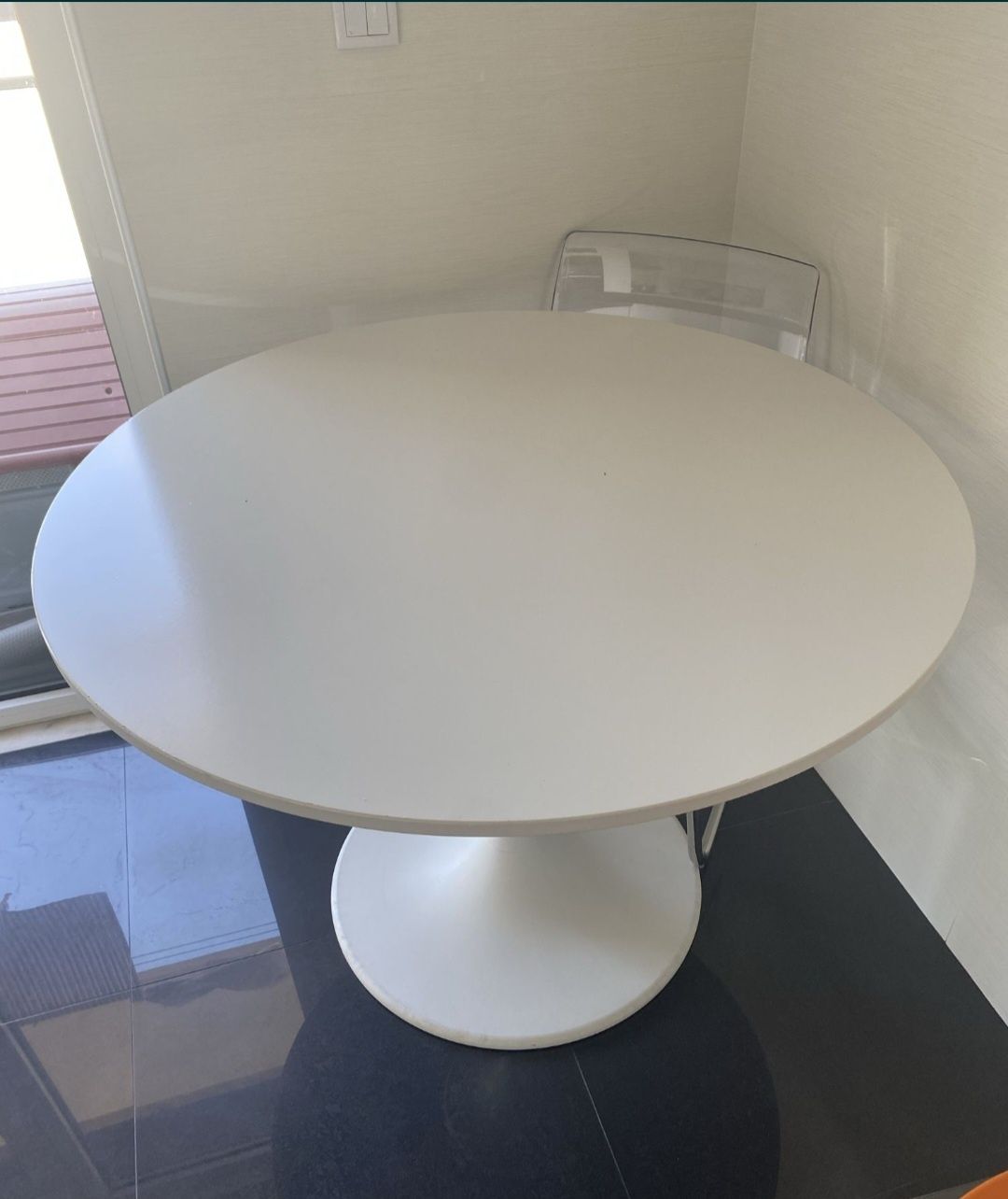 Mesa e 4 cadeiras