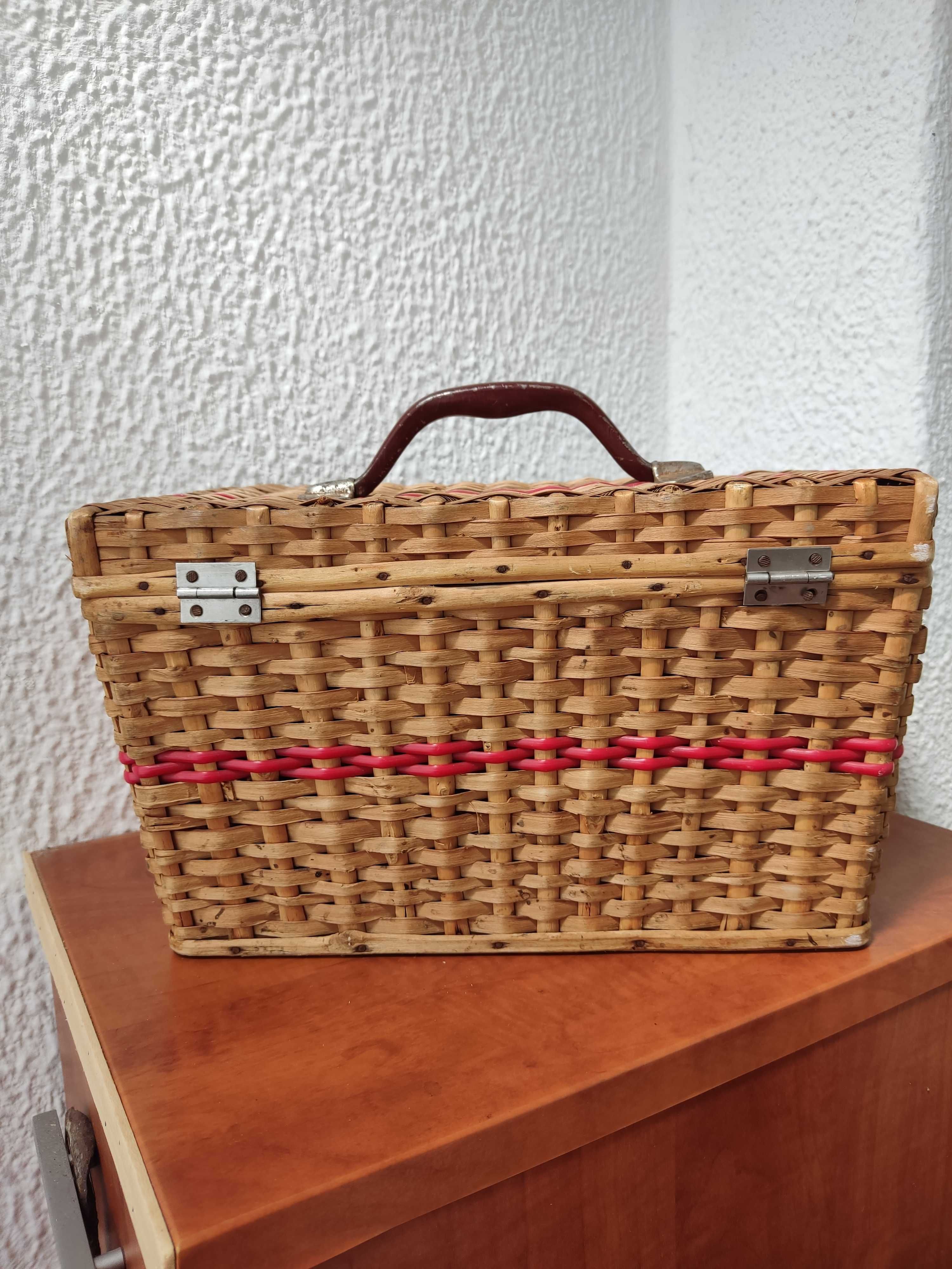 Cesta em verga vintage