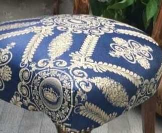 Krzesła antyczne z obiciem granatowo-złotym