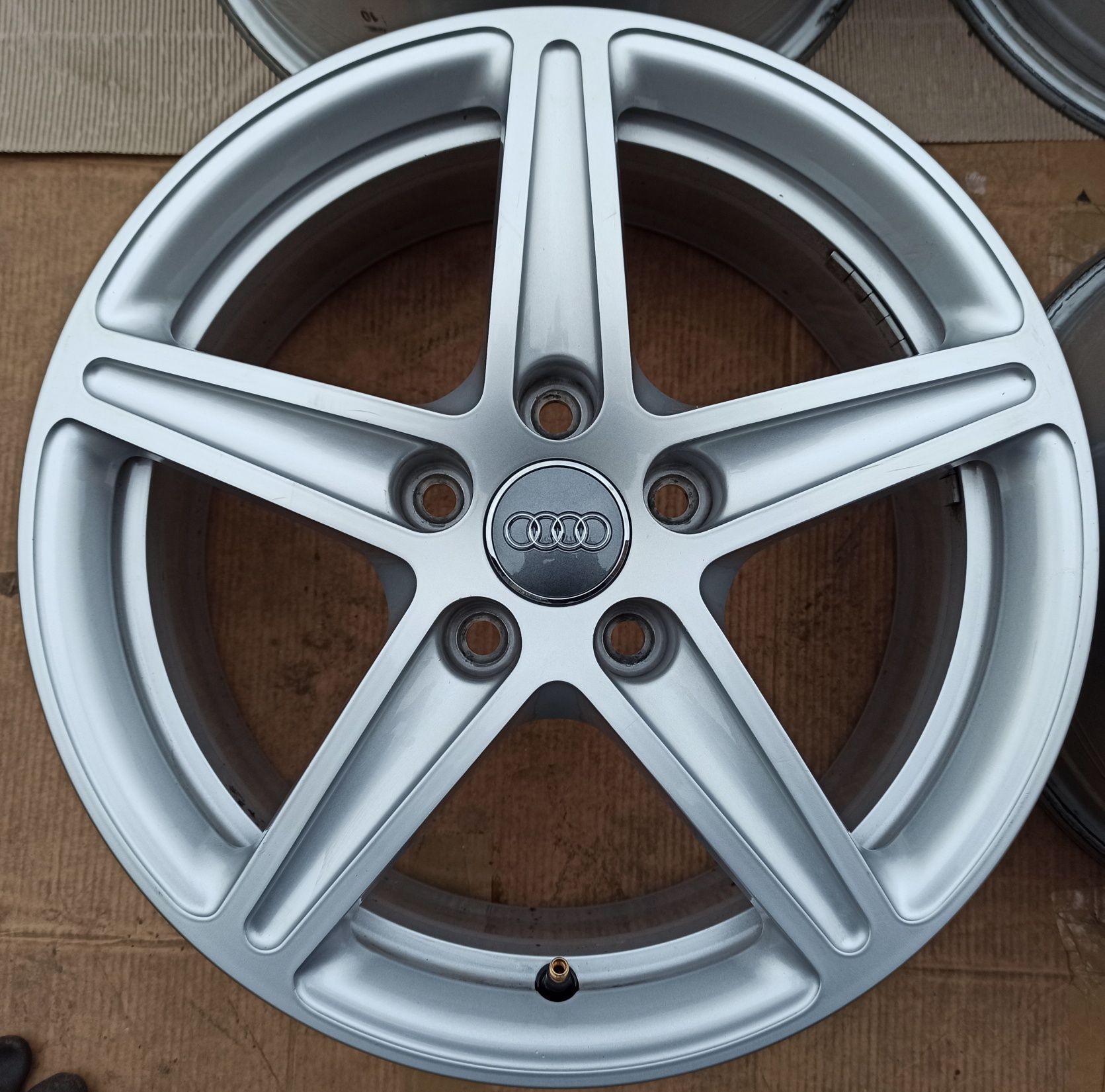 Felgi Oryginał Audi A3 A4 A6 A8 7Jx16 ET35 5x112 8W0