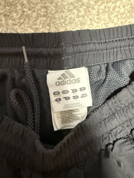 Костю adidas червоний