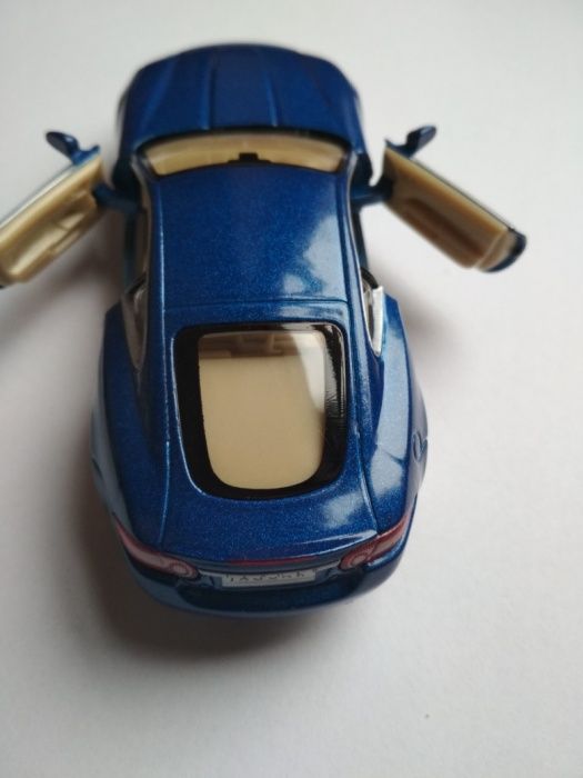 Jaguar XK model skala 1:38, napędzana tylna oś