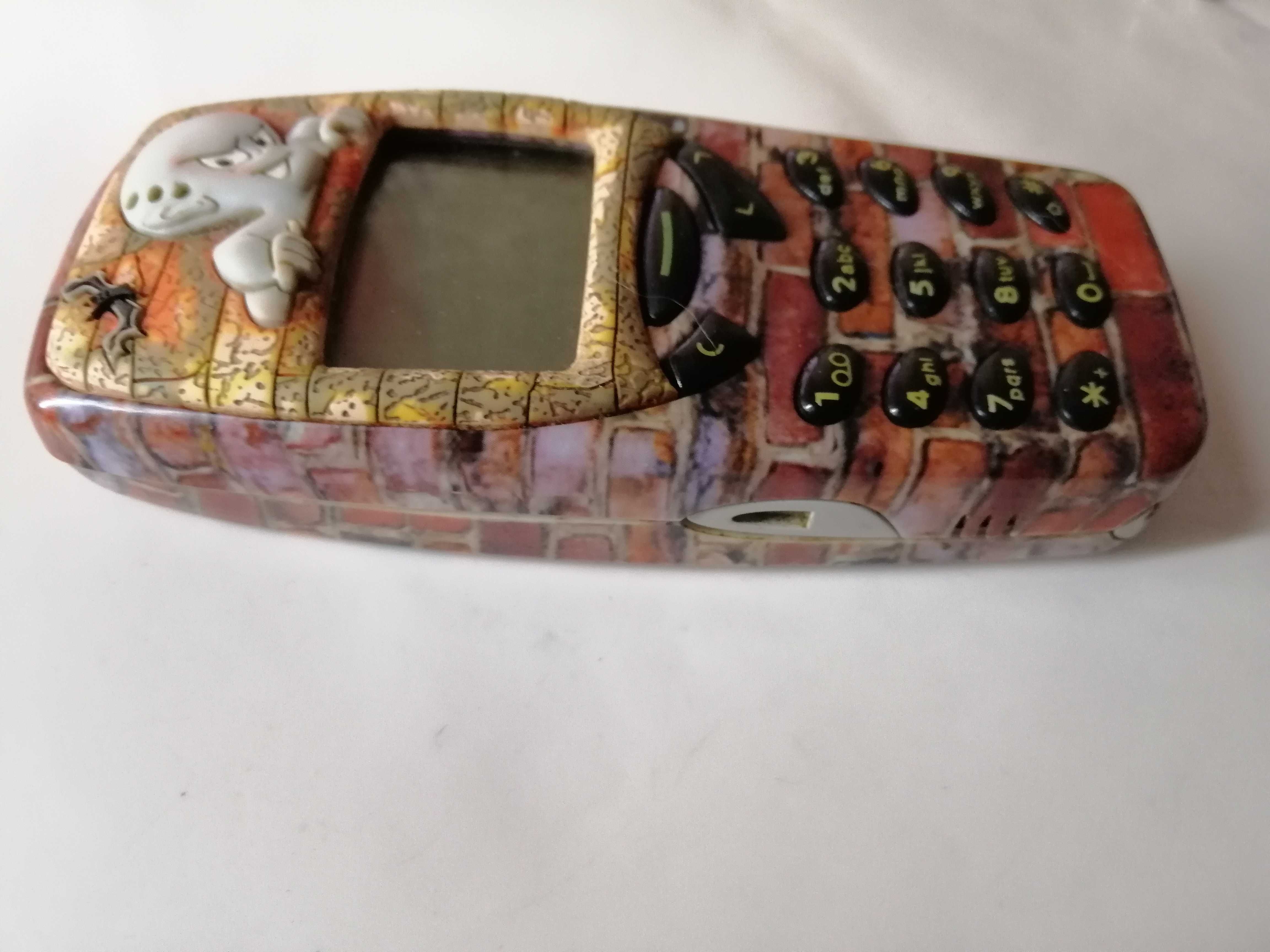 Мобильный телефон Nokia 3310, в необычном корпусе.