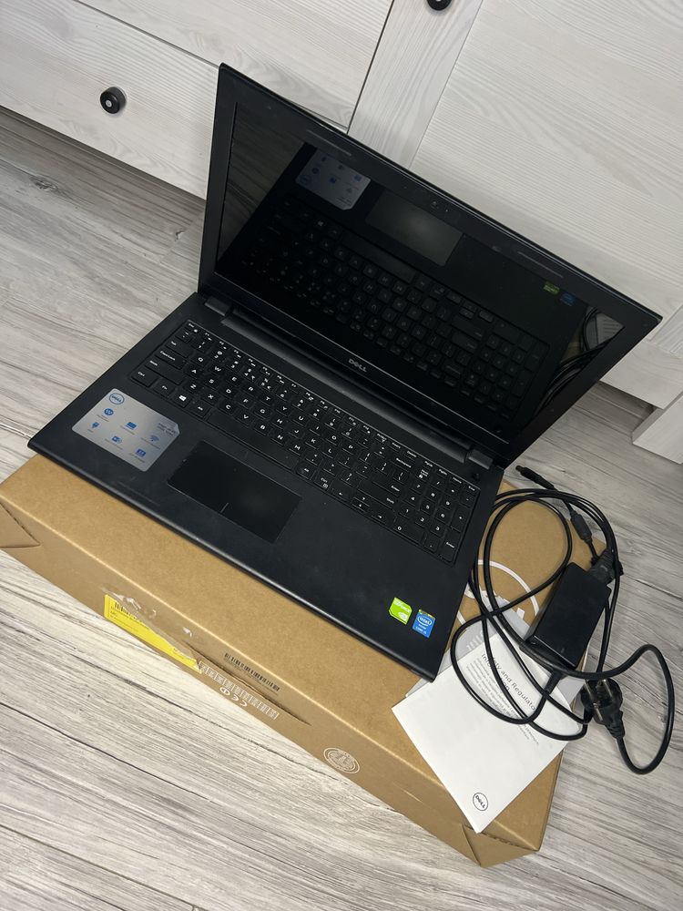 Laptop Dell Inspirion 15 3000Series